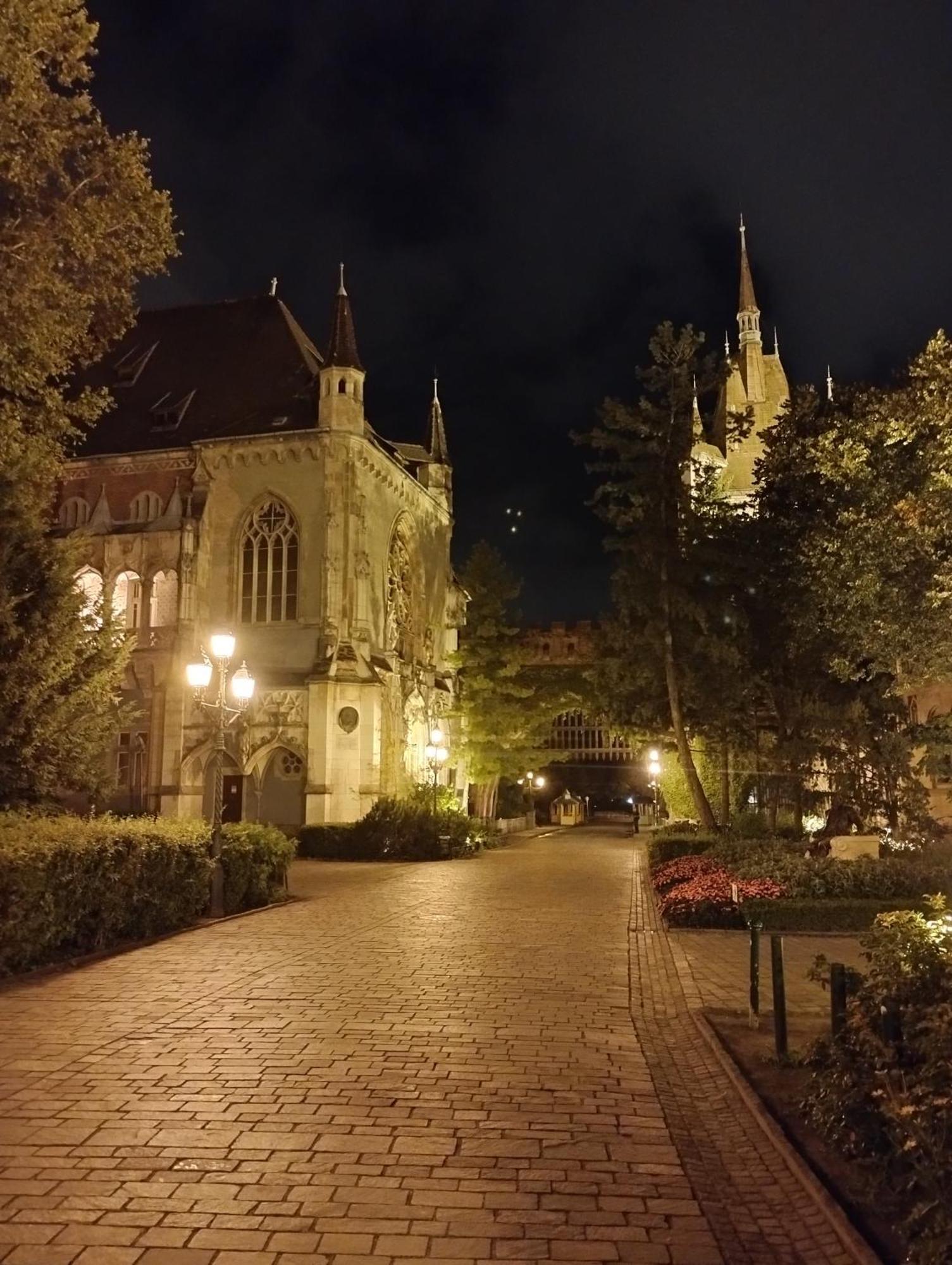 Free Parking, Balcony, Near To City Park Budapest Esterno foto